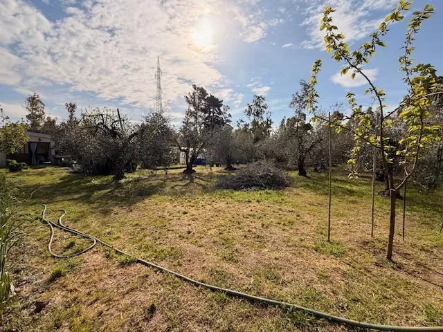 TERRENO CON ANNESSO A DUE KM DAL MARE